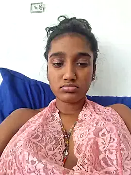 LuluWilde – webcam model profile photo Image 2