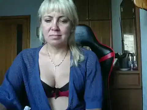 MiraKova – webcam model profile photo Image 12