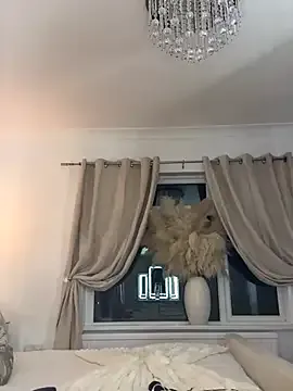 CrystalBarlow – webcam model profile photo Image 12