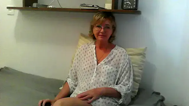 KellyHansen – webcam model profile photo Image 12