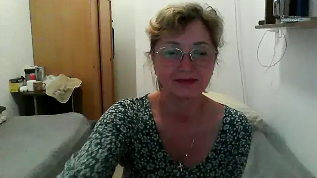 CarmelaAnthony – webcam model profile photo Image 2