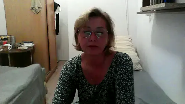 CarmelaAnthony – webcam model profile photo Image 6