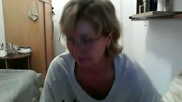 CarmelaAnthony – webcam model profile photo Image 7