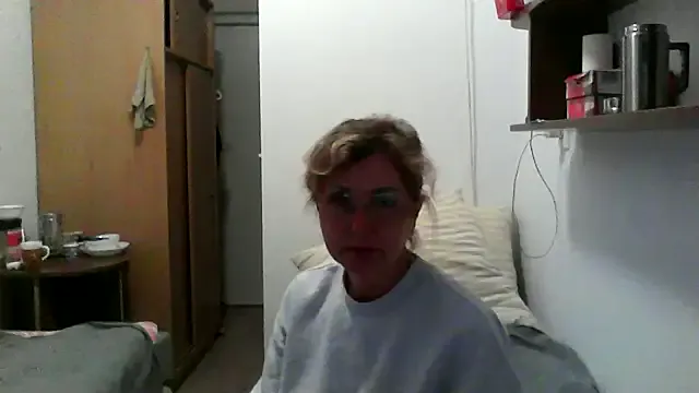 KellyHansen – webcam model profile photo Image 8