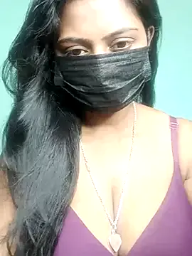 Evie – webcam model profile photo Image 6