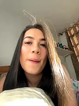 MiraKova – webcam model profile photo Image 17