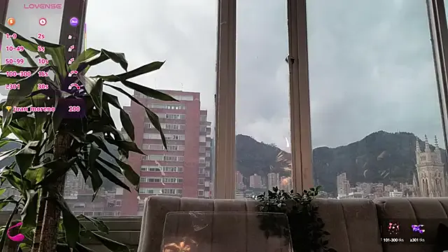 MiraKova – webcam model profile photo Image 2