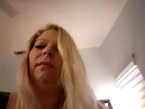 LauraWhiskycole – webcam model profile photo Image 9