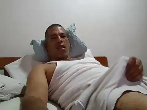 AdrianaAndrade – webcam model profile photo Image 7