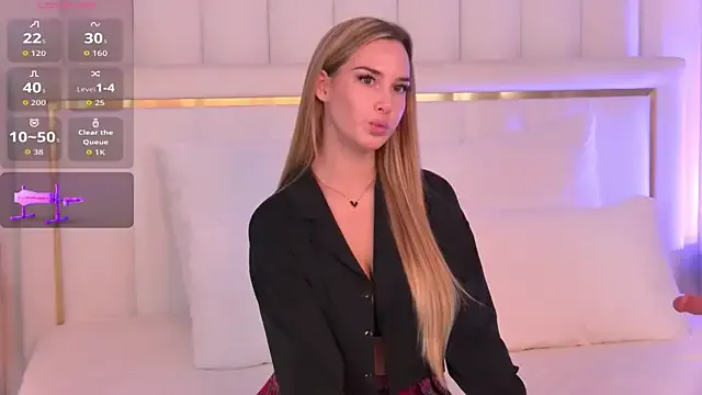 ViviennePower – webcam model profile photo Image 10