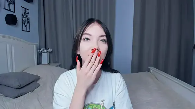 MiraKova – webcam model profile photo Image 2