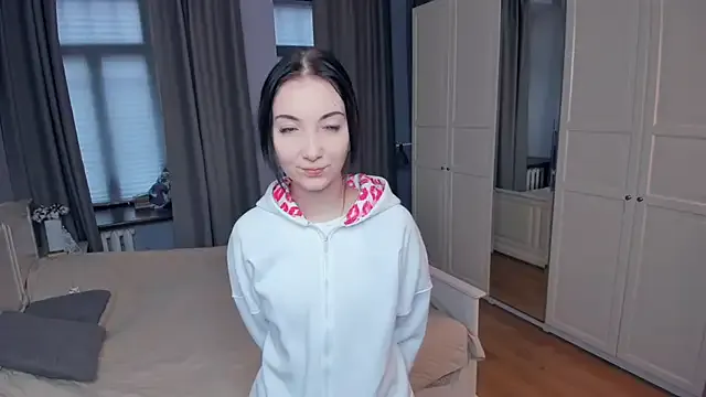 MiraKova – webcam model profile photo Image 3