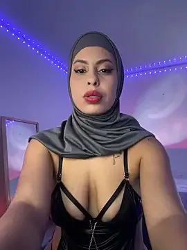 Horny-Mommy-Dirty – webcam model profile photo Image 11