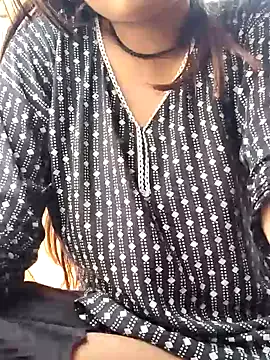 ROSE-ELEENA – webcam model profile photo Image 6