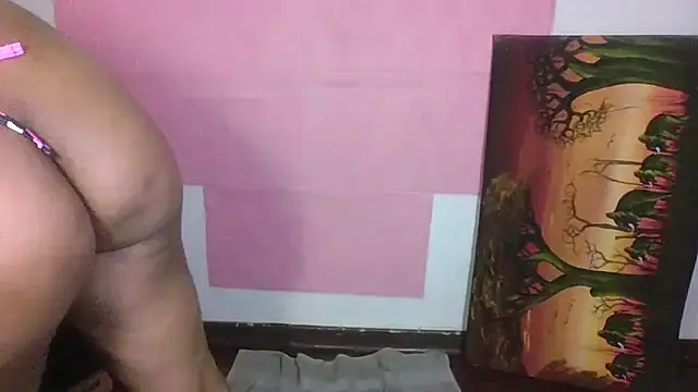 MiraKova – webcam model profile photo Image 13