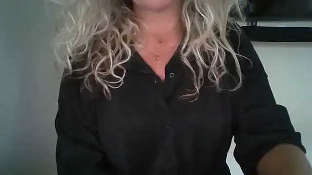 ZoeBarnett – webcam model profile photo Image 13