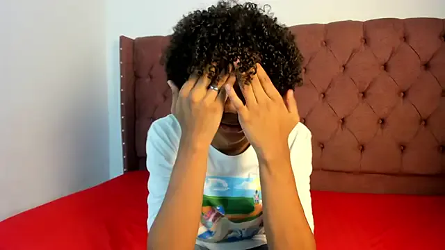 MiraKova – webcam model profile photo Image 11