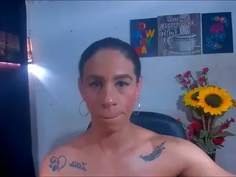 DubleDuble – webcam model profile photo Image 9