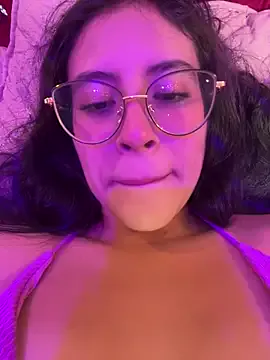 jucieLussie – webcam model profile photo Image 2