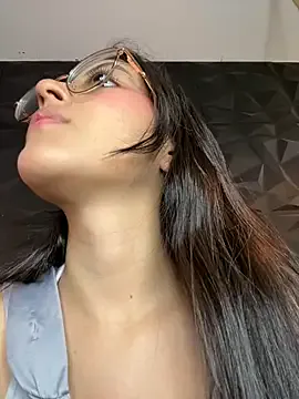 jucieLussie – webcam model profile photo Image 7