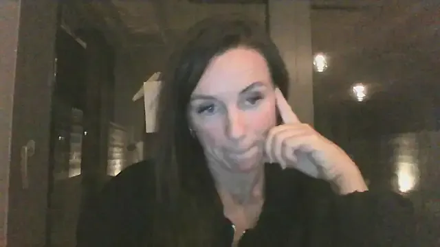 LeyahSummer – webcam model profile photo Image 10