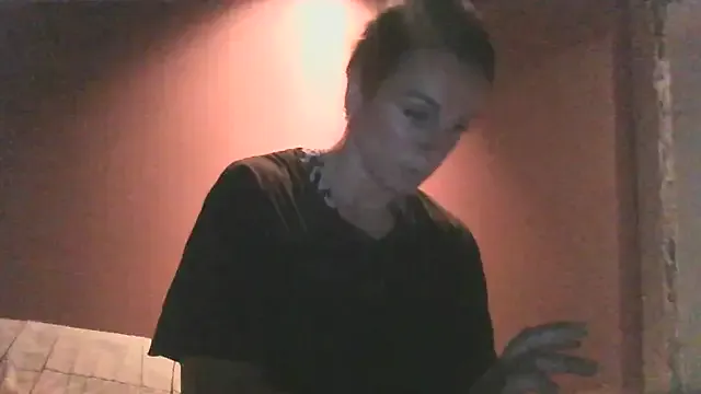 LeyahSummer – webcam model profile photo Image 8