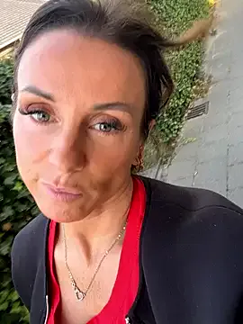 LeyahSummer – webcam model profile photo Image 9