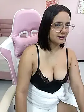 roouse – webcam model profile photo Image 15