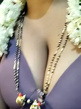 LeyahSummer – webcam model profile photo Image 7