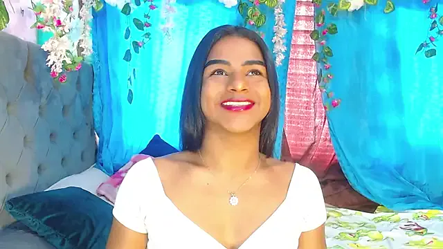 MiraKova – webcam model profile photo Image 12