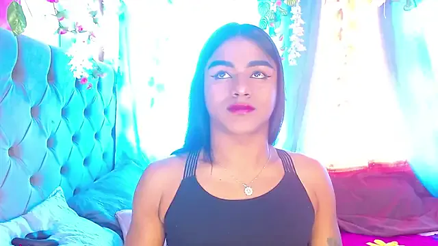 MiraKova – webcam model profile photo Image 17