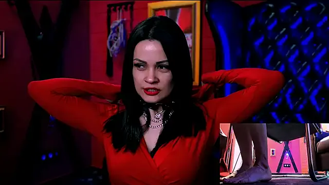 MiraKova – webcam model profile photo Image 3