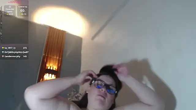 MiraKova – webcam model profile photo Image 8