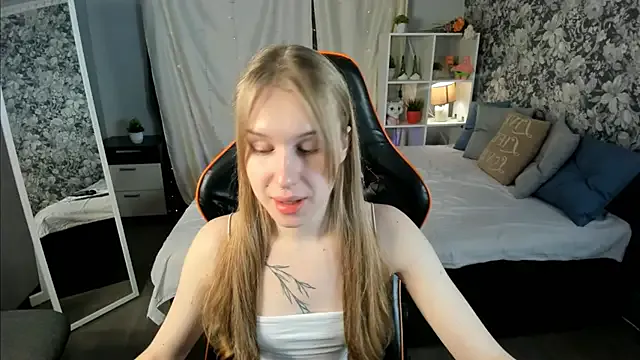 HugeBoobsAlice – webcam model profile photo Image 6