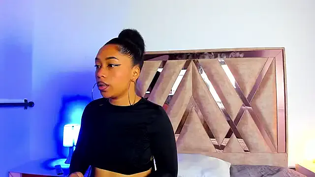 MiraKova – webcam model profile photo Image 13