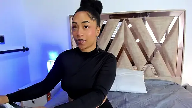 MiraKova – webcam model profile photo Image 14