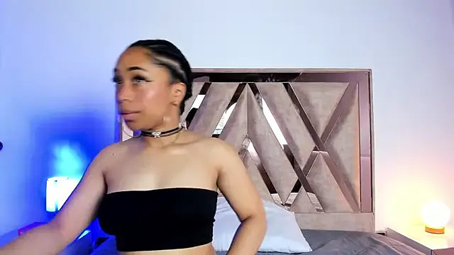 MiraKova – webcam model profile photo Image 15