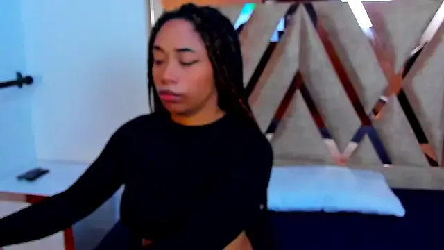 MiraKova – webcam model profile photo Image 2