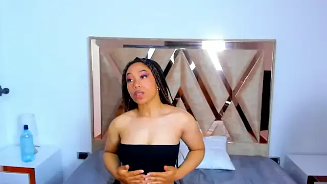 MiraKova – webcam model profile photo Image 4