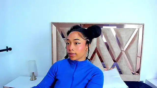 MiraKova – webcam model profile photo Image 7