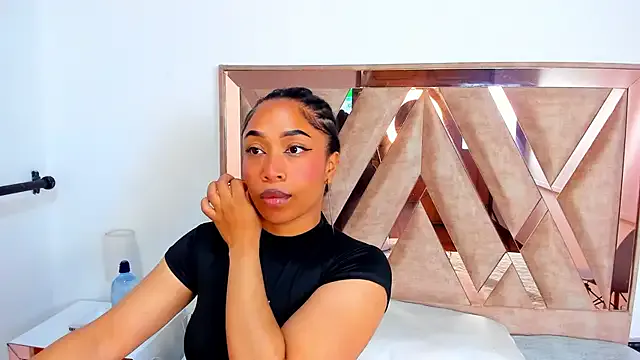 MiraKova – webcam model profile photo Image 8