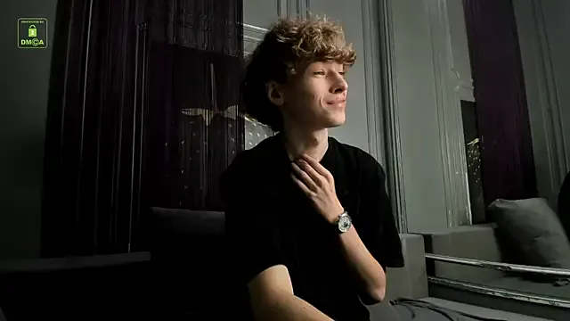 Dolce – webcam model profile photo Image 2