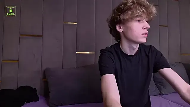 Dolce – webcam model profile photo Image 3