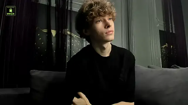 Dolce – webcam model profile photo Image 4