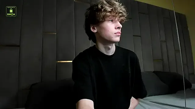 Dolce – webcam model profile photo Image 5