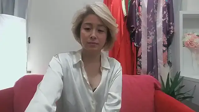 LynBardon – webcam model profile photo Image 2