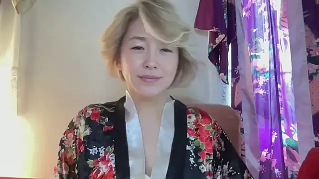 LynBardon – webcam model profile photo Image 7