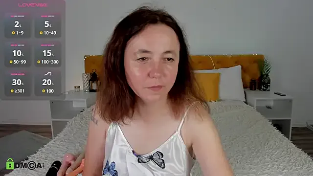 AdelinaLuuna – webcam model profile photo Image 12