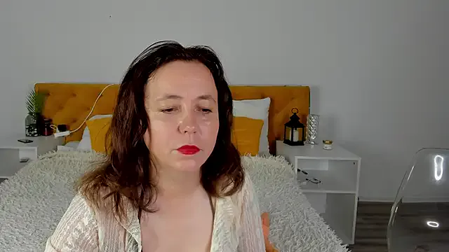 AdelinaLuuna – webcam model profile photo Image 14