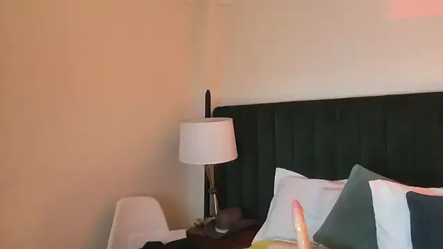 YasmienAtos – webcam model profile photo Image 11